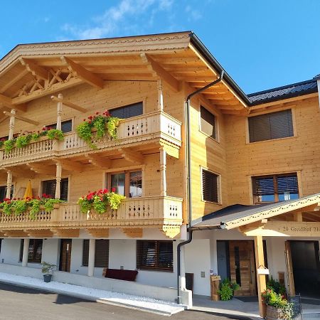 Greidlhof Alpstyle Apartments Fuegen Exterior photo