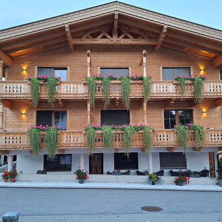 Greidlhof Alpstyle Apartments Fuegen Exterior photo