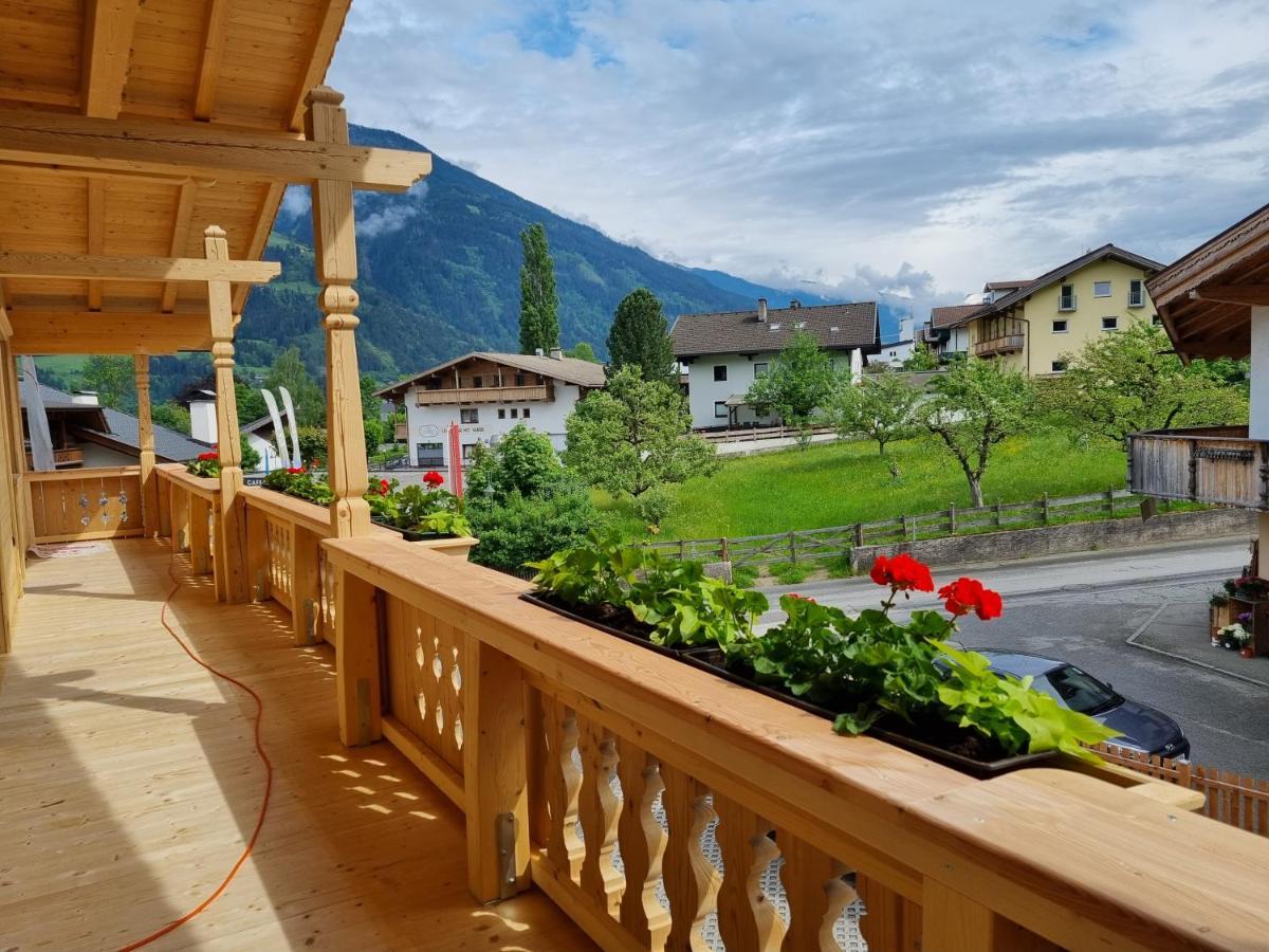 Greidlhof Alpstyle Apartments Fuegen Exterior photo