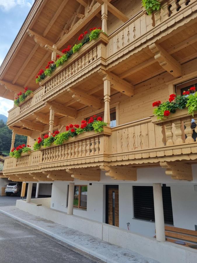 Greidlhof Alpstyle Apartments Fuegen Exterior photo