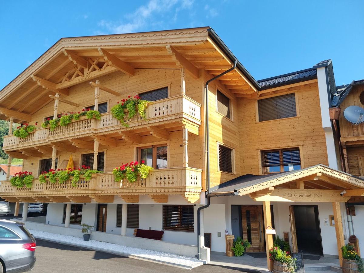 Greidlhof Alpstyle Apartments Fuegen Exterior photo