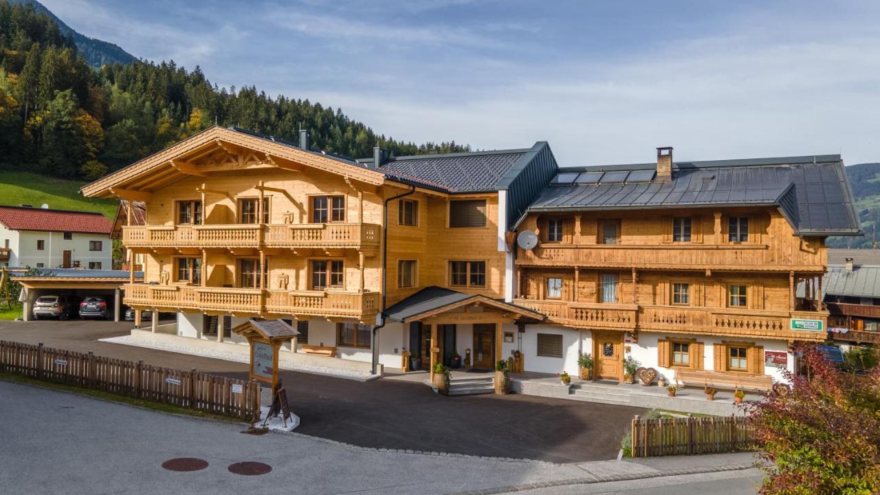 Greidlhof Alpstyle Apartments Fuegen Exterior photo
