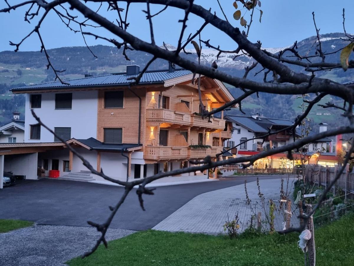 Greidlhof Alpstyle Apartments Fuegen Exterior photo