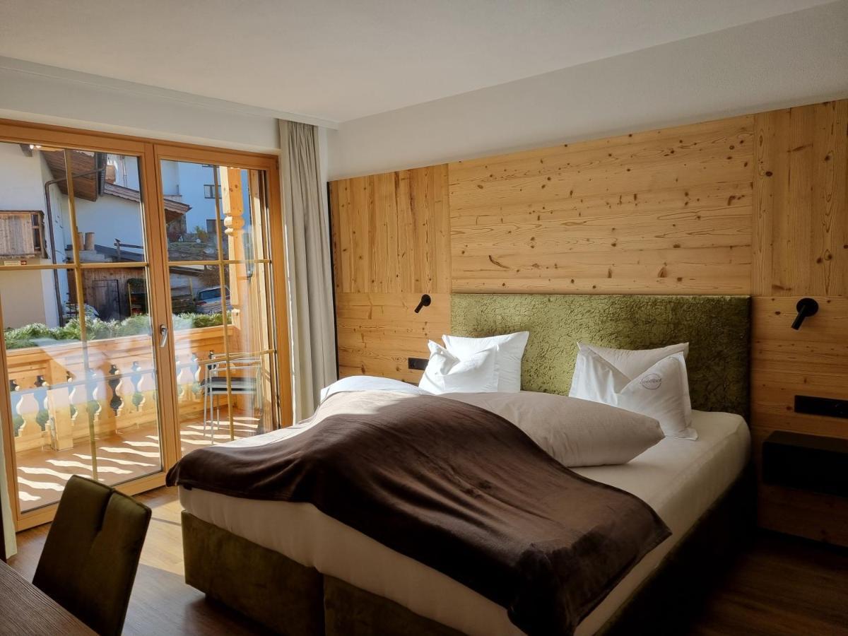 Greidlhof Alpstyle Apartments Fuegen Exterior photo
