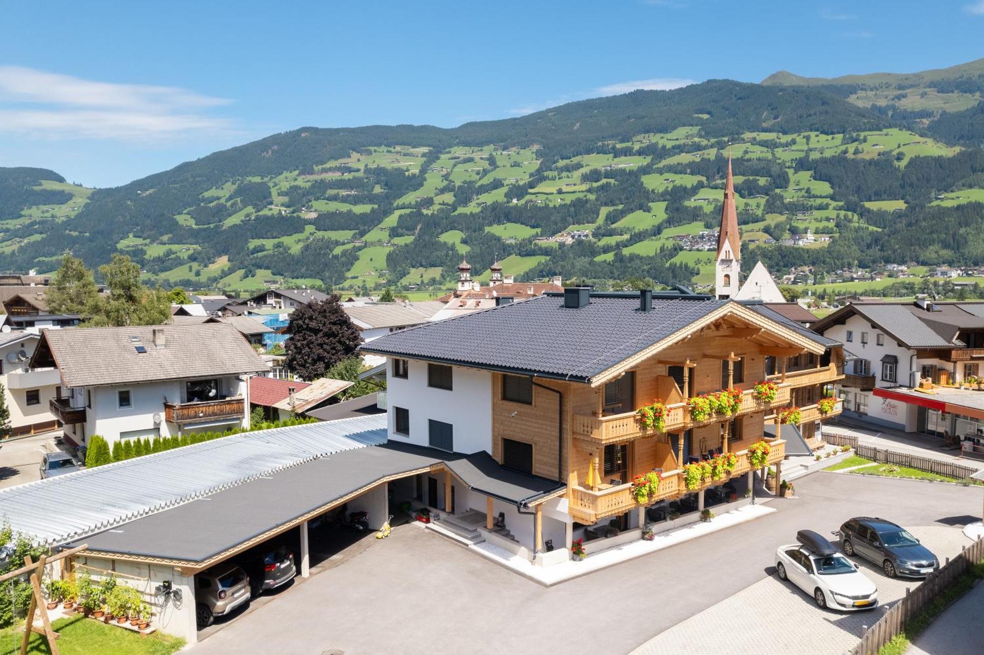 Greidlhof Alpstyle Apartments Fuegen Exterior photo