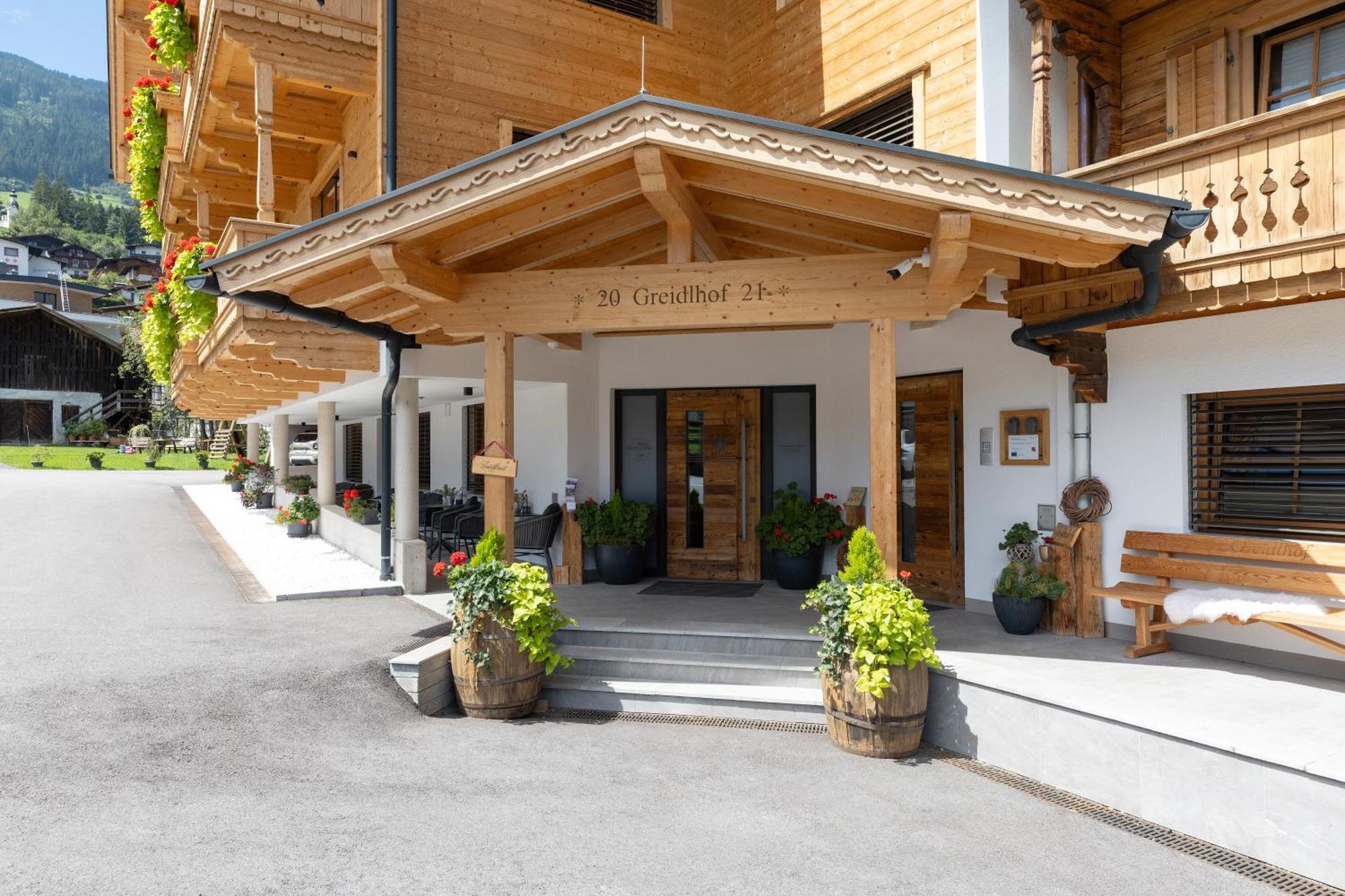 Greidlhof Alpstyle Apartments Fuegen Exterior photo
